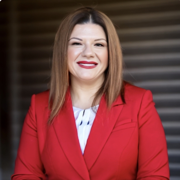 Meet your Posher, Mandy - Picture 2 of 2